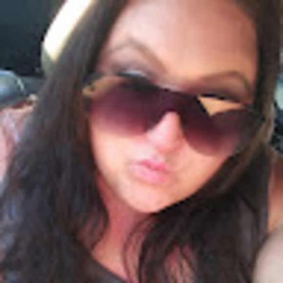 Meet your Posher, Heather - Picture 1 of 1